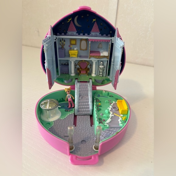 Polly Pocket Starlight Castle (NOT A FULL SET)